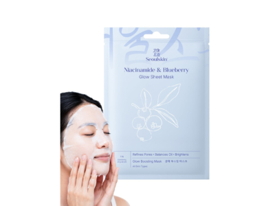 Seoulskin Niacinamide & Blueberry Glow Sheet Mask on model